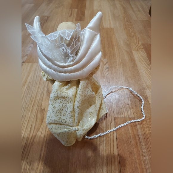 Vintage Angel Lighted Christmas Tree Topper Porcelain Head *Needs New Bulbs - Picture 3 of 7